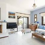 别墅 Escada Pool Villa, Near Hanioti #feelslikehome