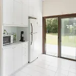别墅 Escada Pool Villa, Near Hanioti #feelslikehome 波利克罗诺